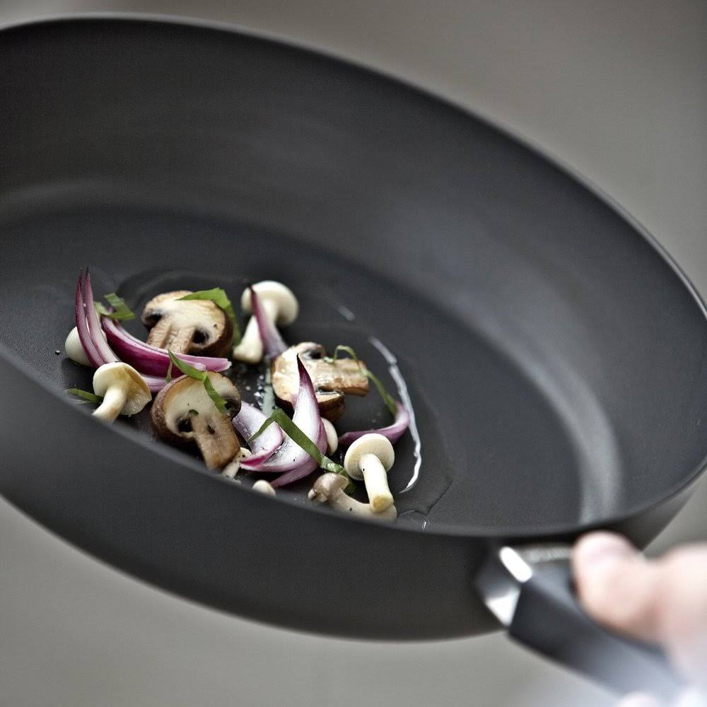 Covered Saute Pan Y659