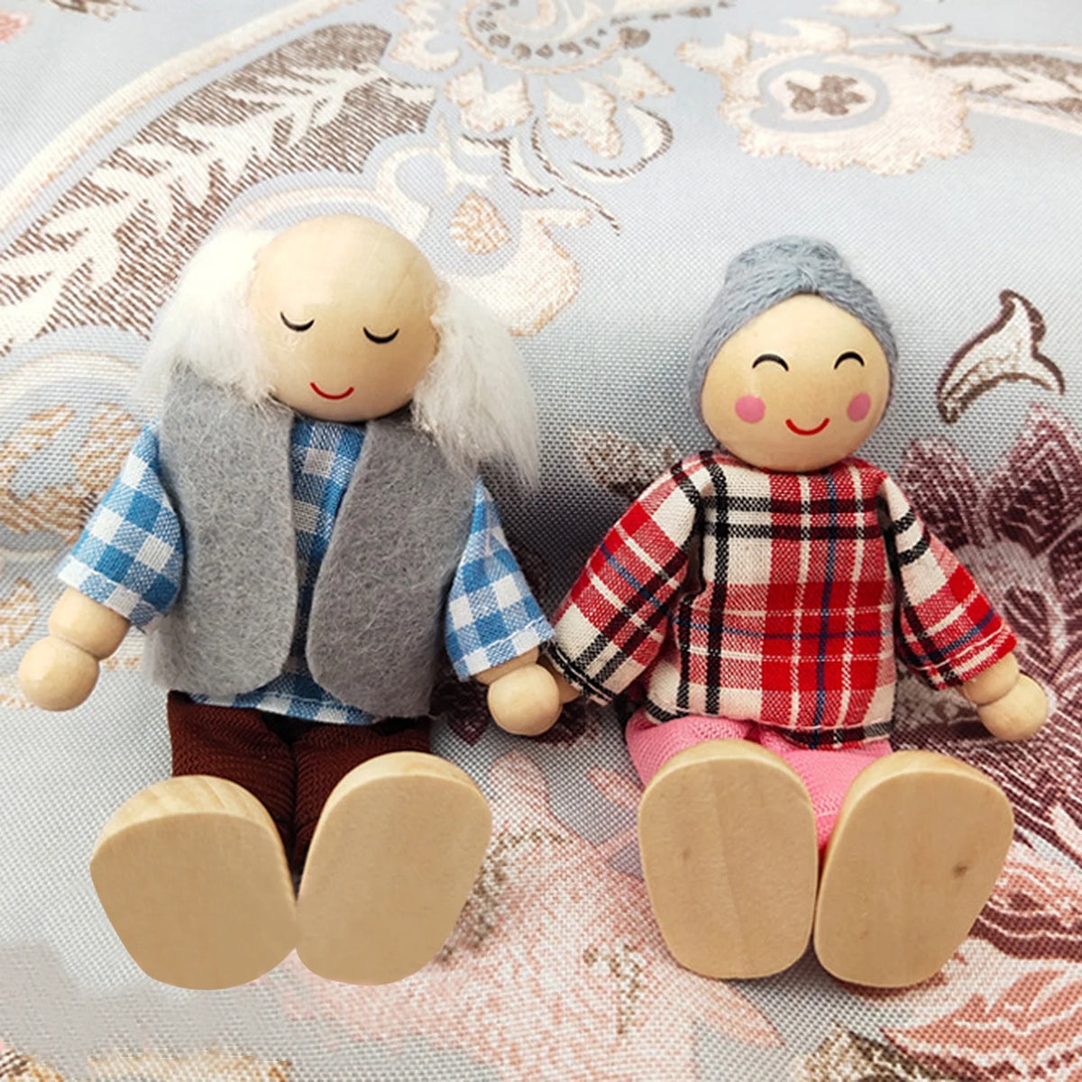 7Pcs/Set Mini Wooden Movable Jointed Doll B1127