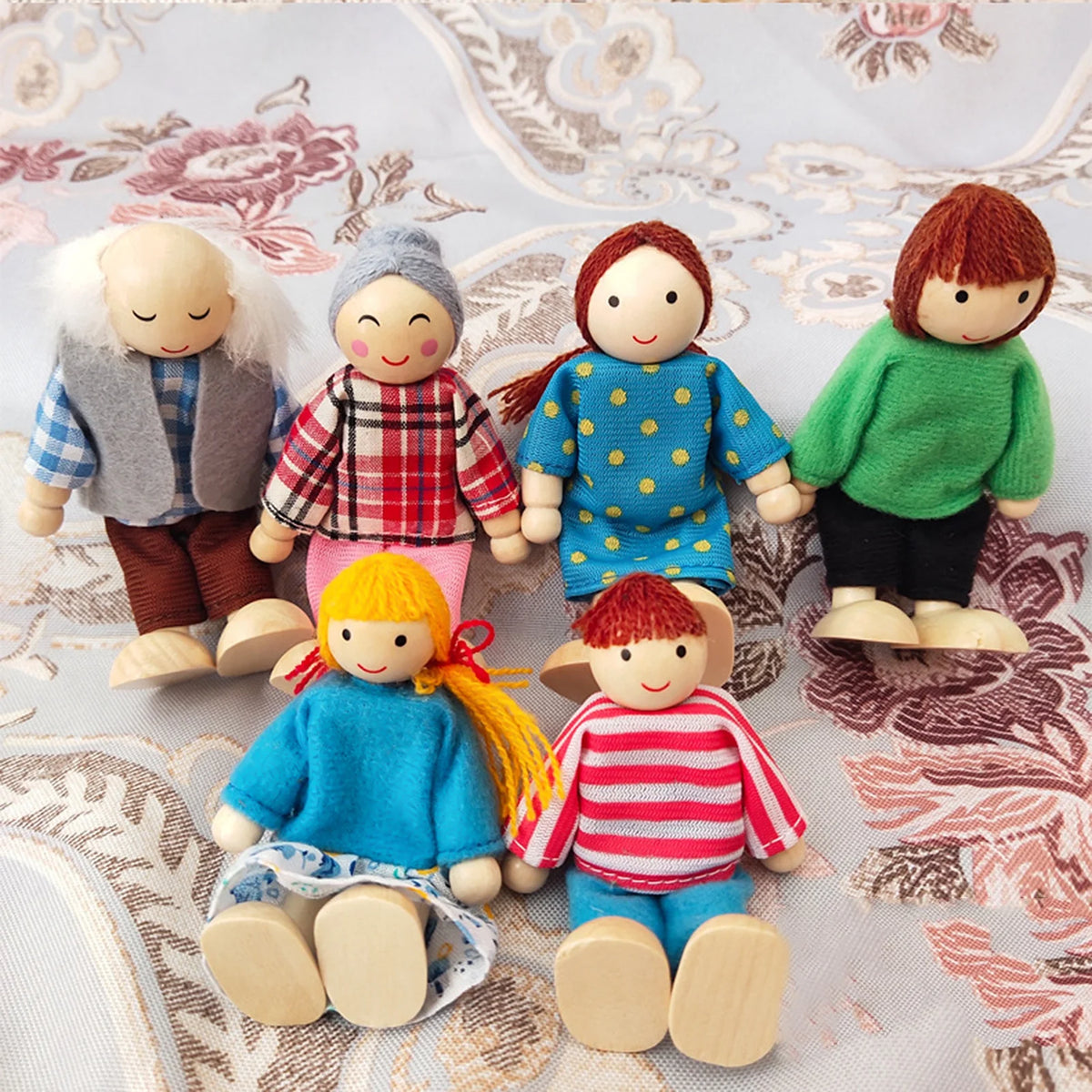 7Pcs/Set Mini Wooden Movable Jointed Doll B1127