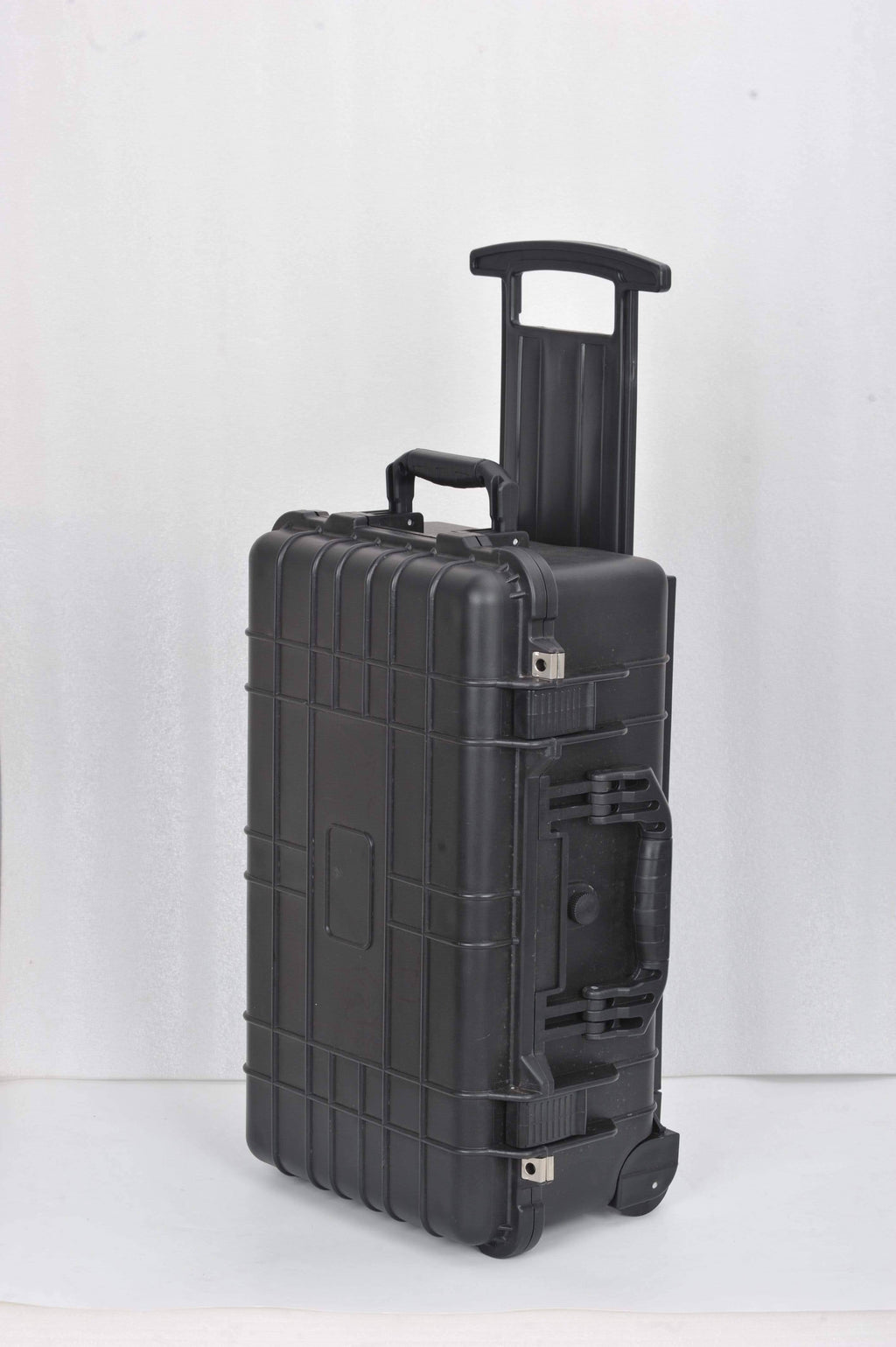 22 in. Wheeled Waterproof Case/Safe, Gray N19895