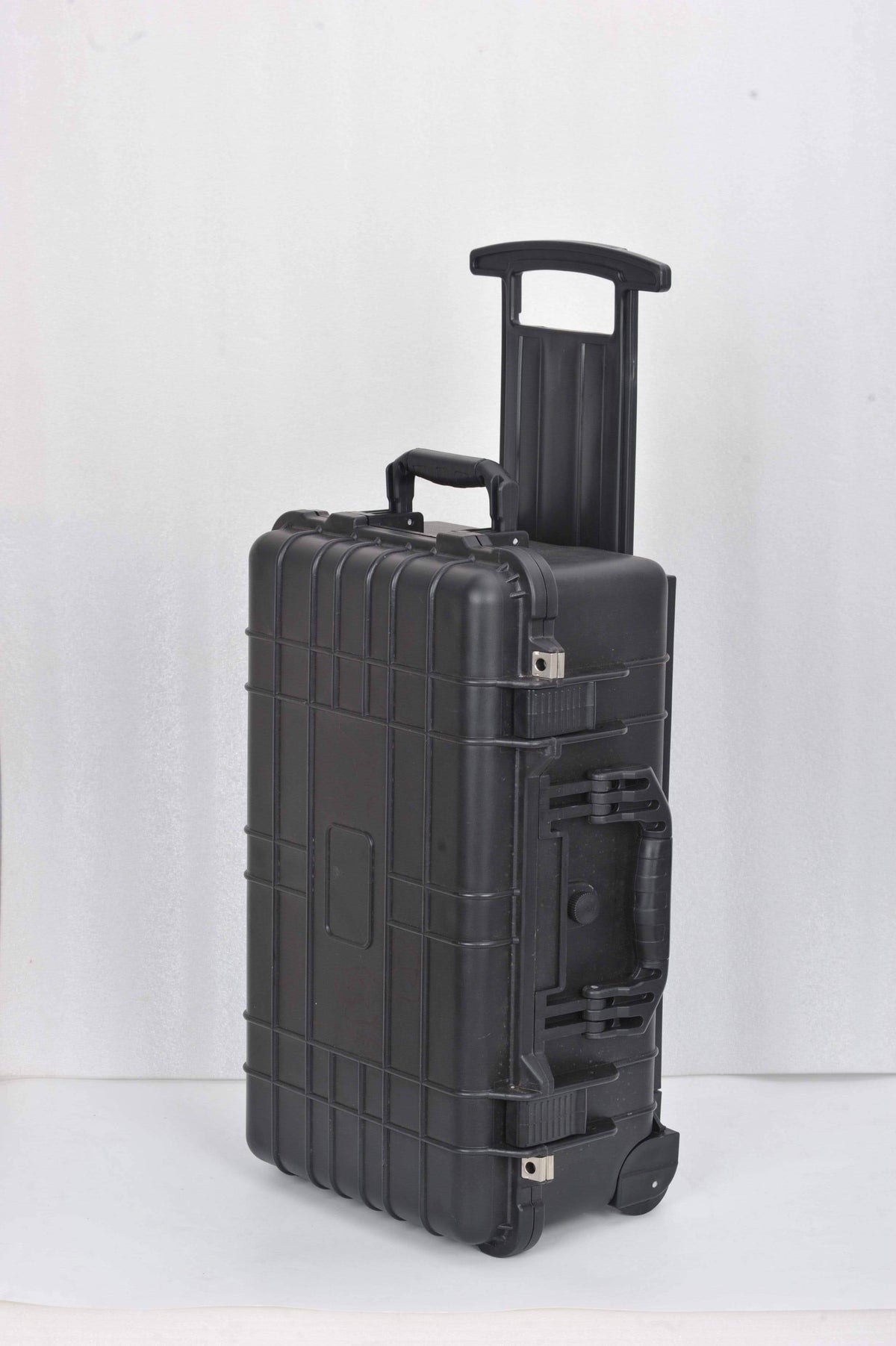 22 in. Wheeled Waterproof Case/Safe, Gray N19895