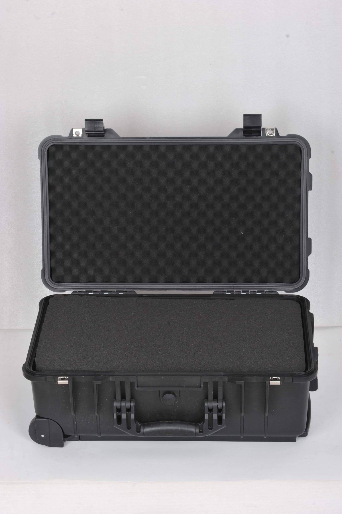 22 in. Wheeled Waterproof Case/Safe, Gray N19895
