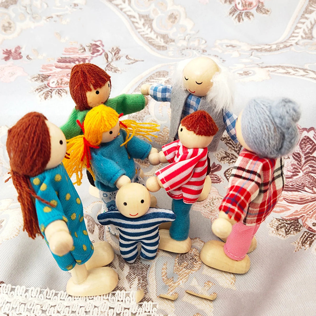 7Pcs/Set Mini Wooden Movable Jointed Doll B1127